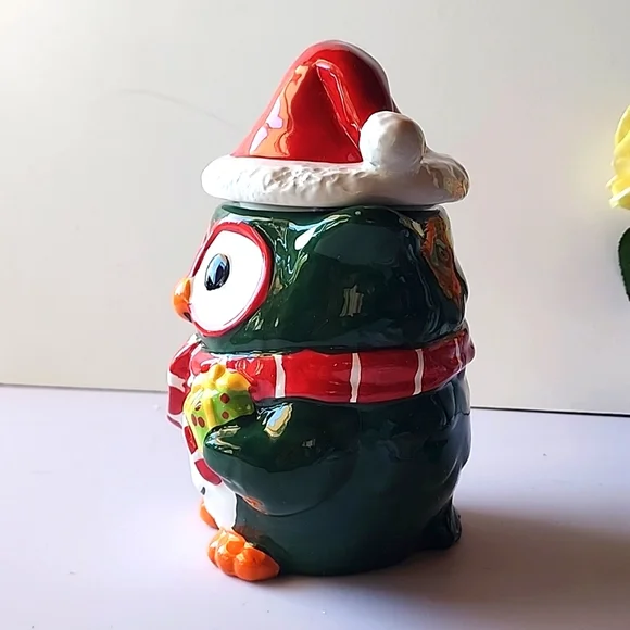 NWT, David's Cookies Christmas Ceramic Cookie Jar. Owl Design. - Picture 6 of 15